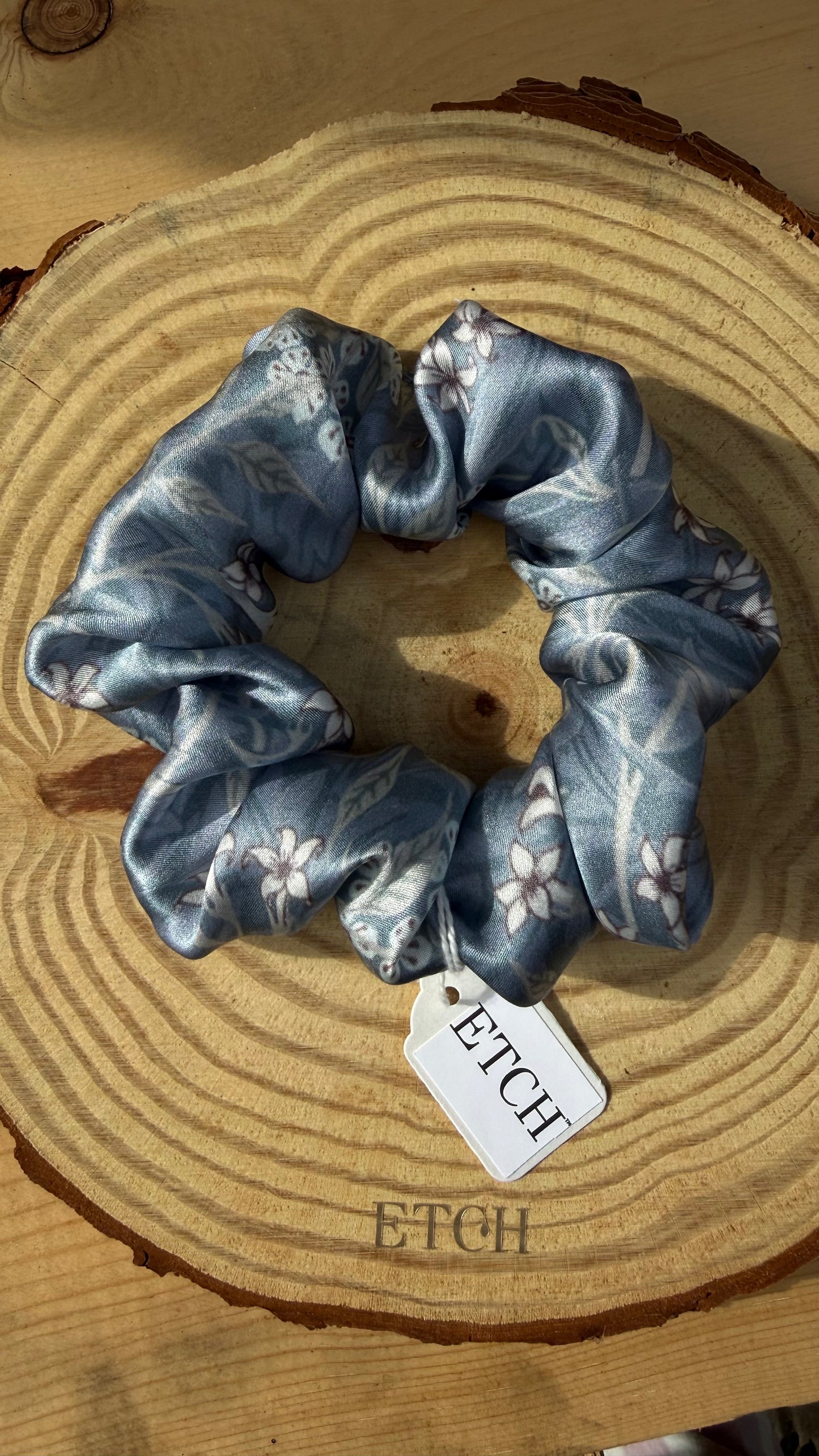 Essence Touch™ Silk Scrunchie – Lightweight Hair Friendly